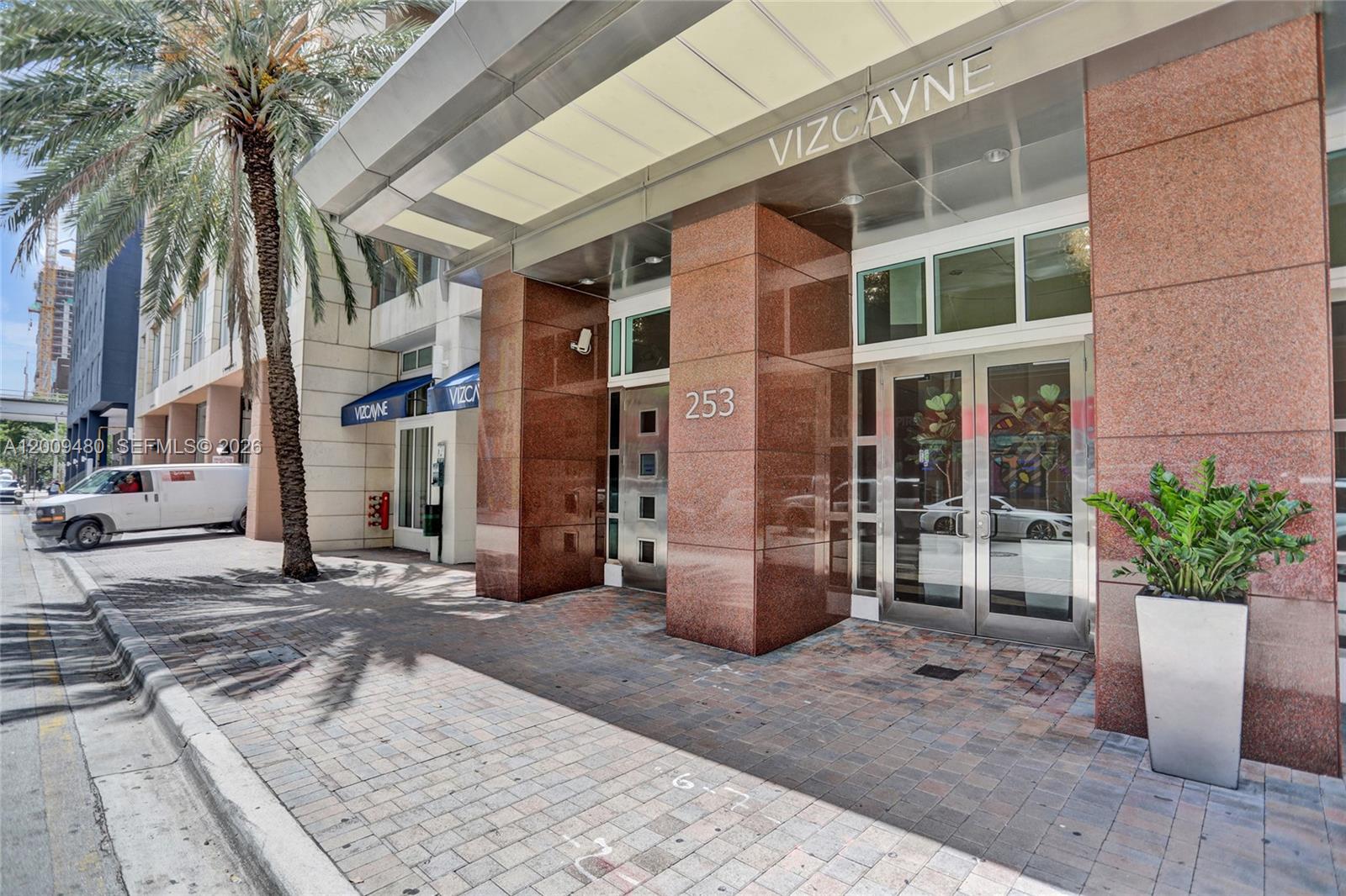 VIZCAYNE SOUTH CONDO - Residential
