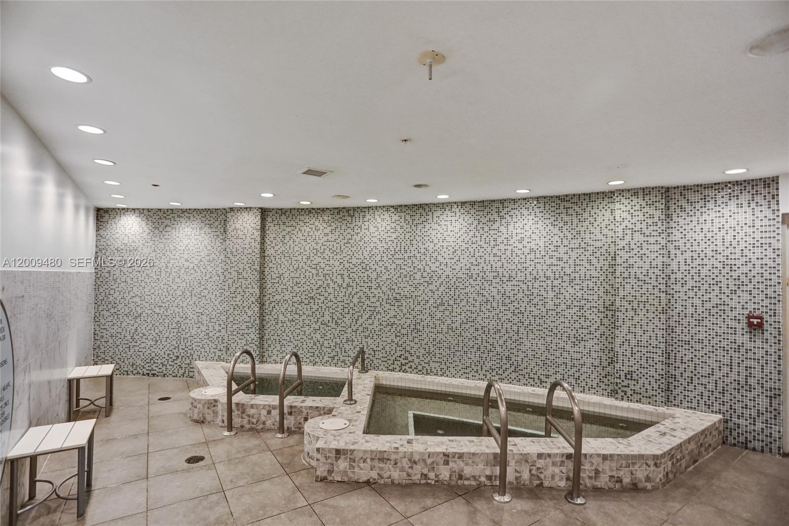 VIZCAYNE SOUTH CONDO - Residential