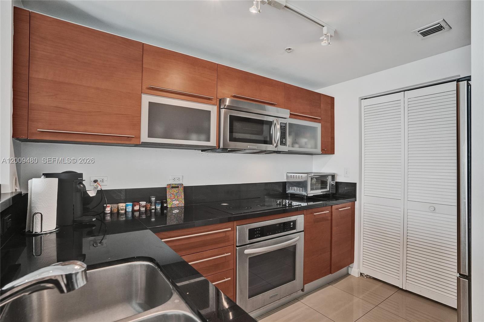 VIZCAYNE SOUTH CONDO - Residential