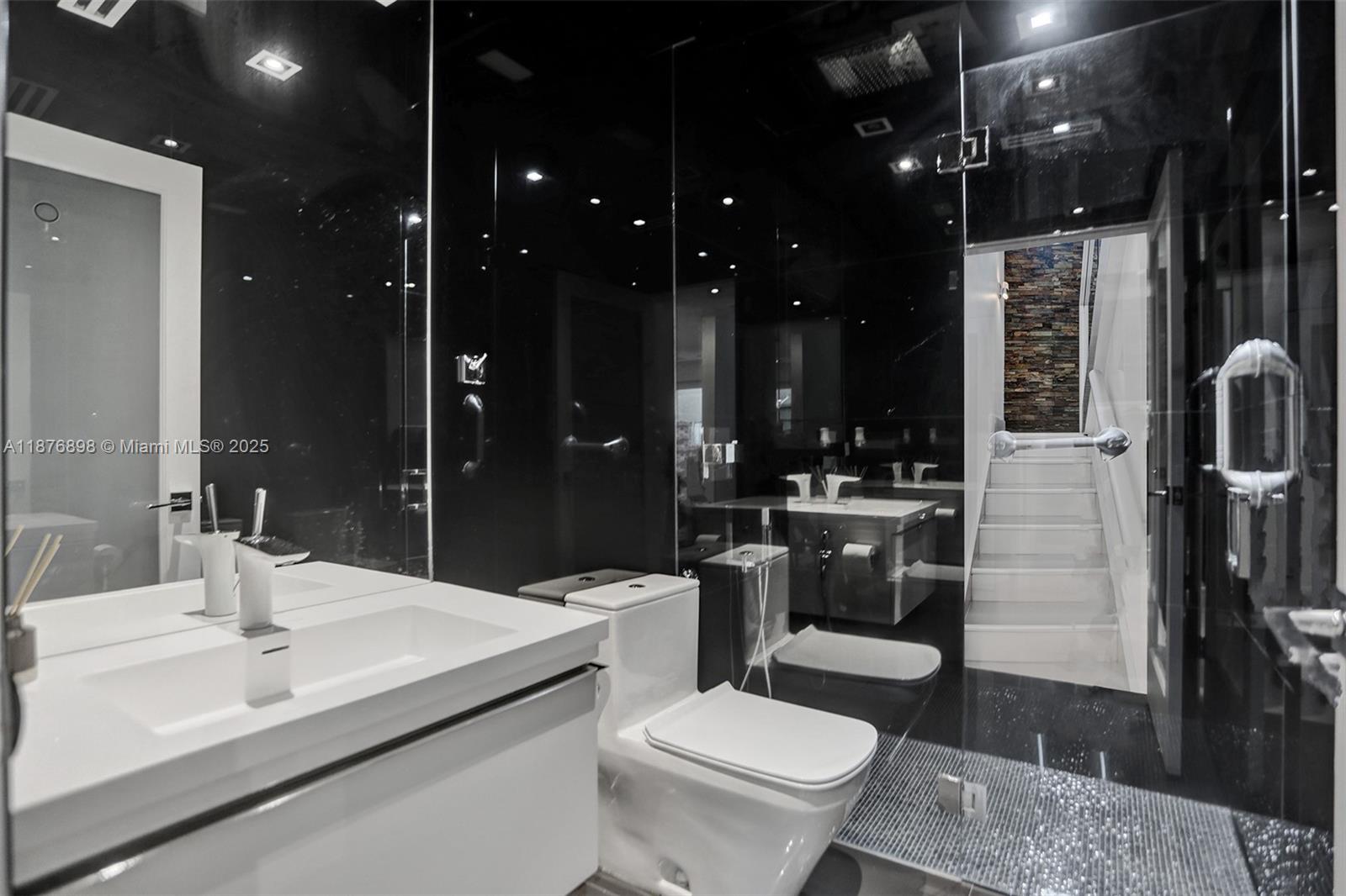 PRECIOUS HOMES AT LAKES - Residential