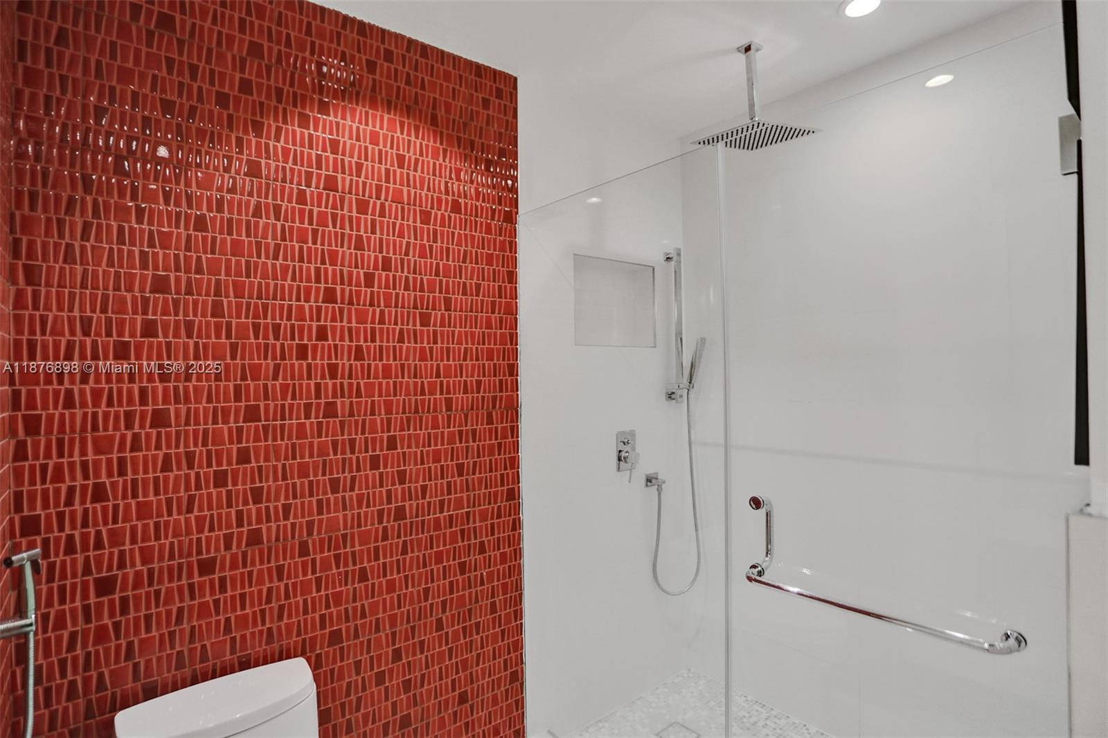 PRECIOUS HOMES AT LAKES - Residential