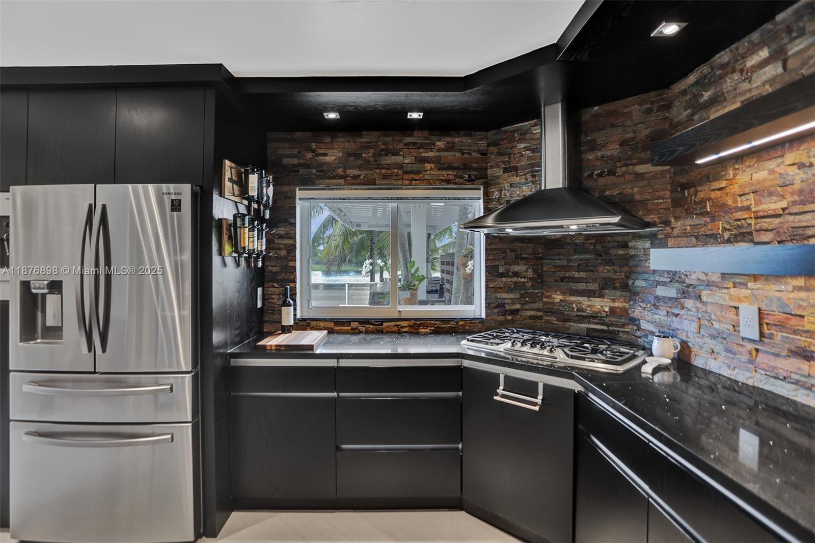 PRECIOUS HOMES AT LAKES - Residential