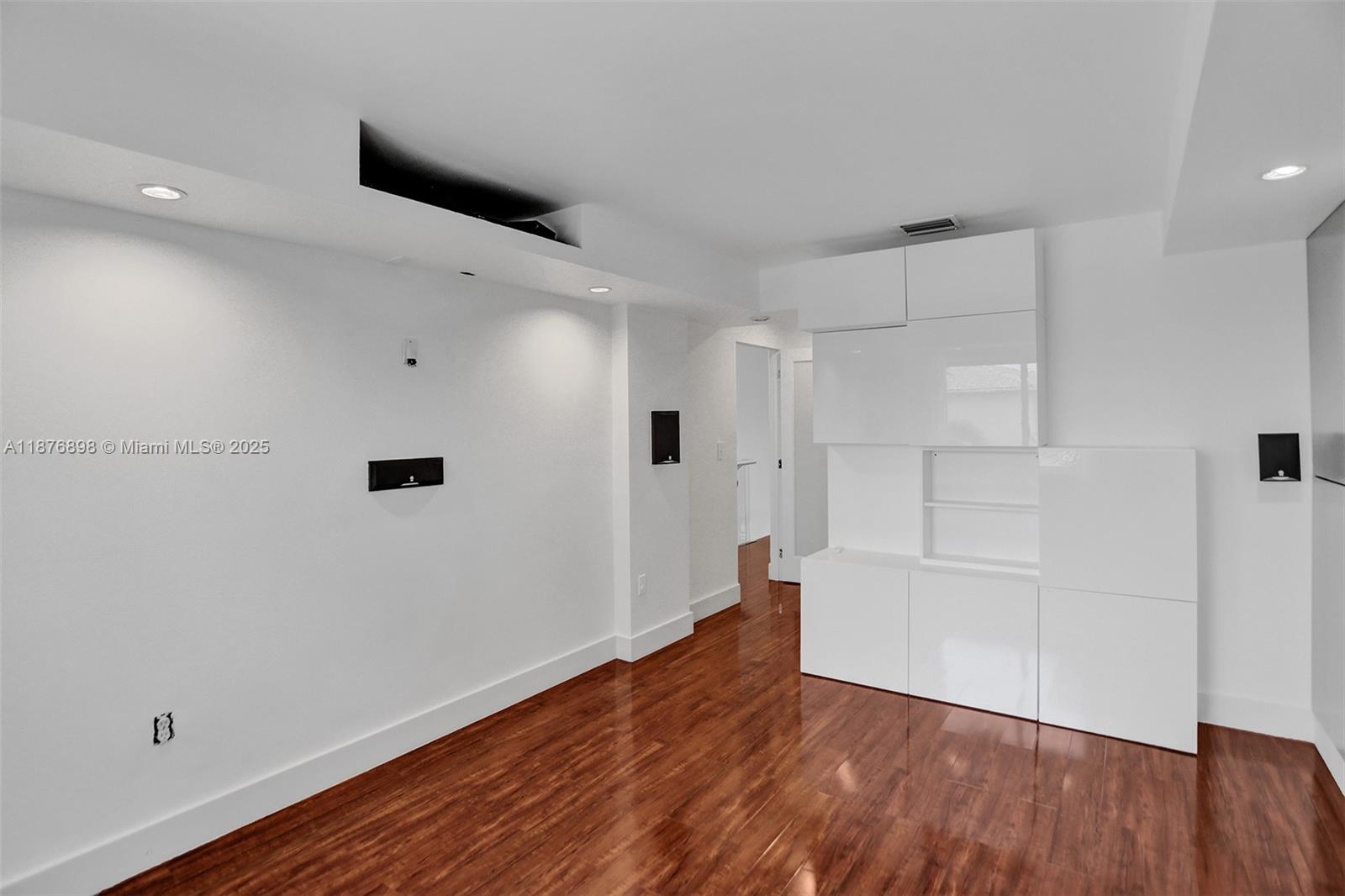 PRECIOUS HOMES AT LAKES - Residential