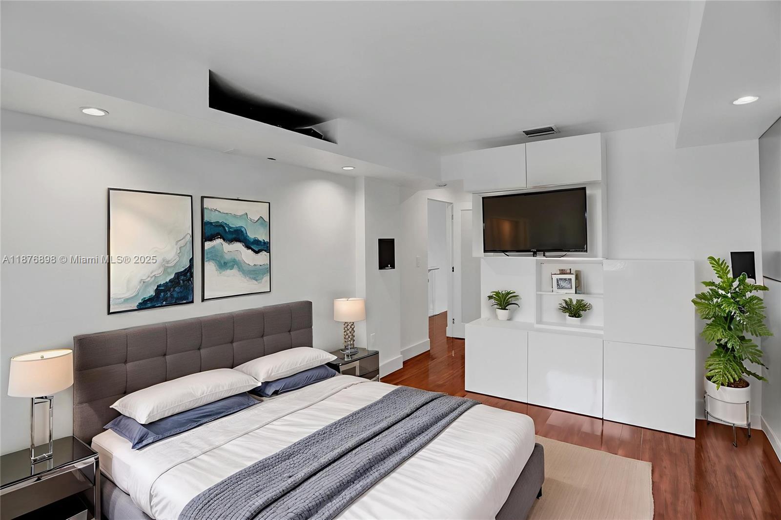 PRECIOUS HOMES AT LAKES - Residential