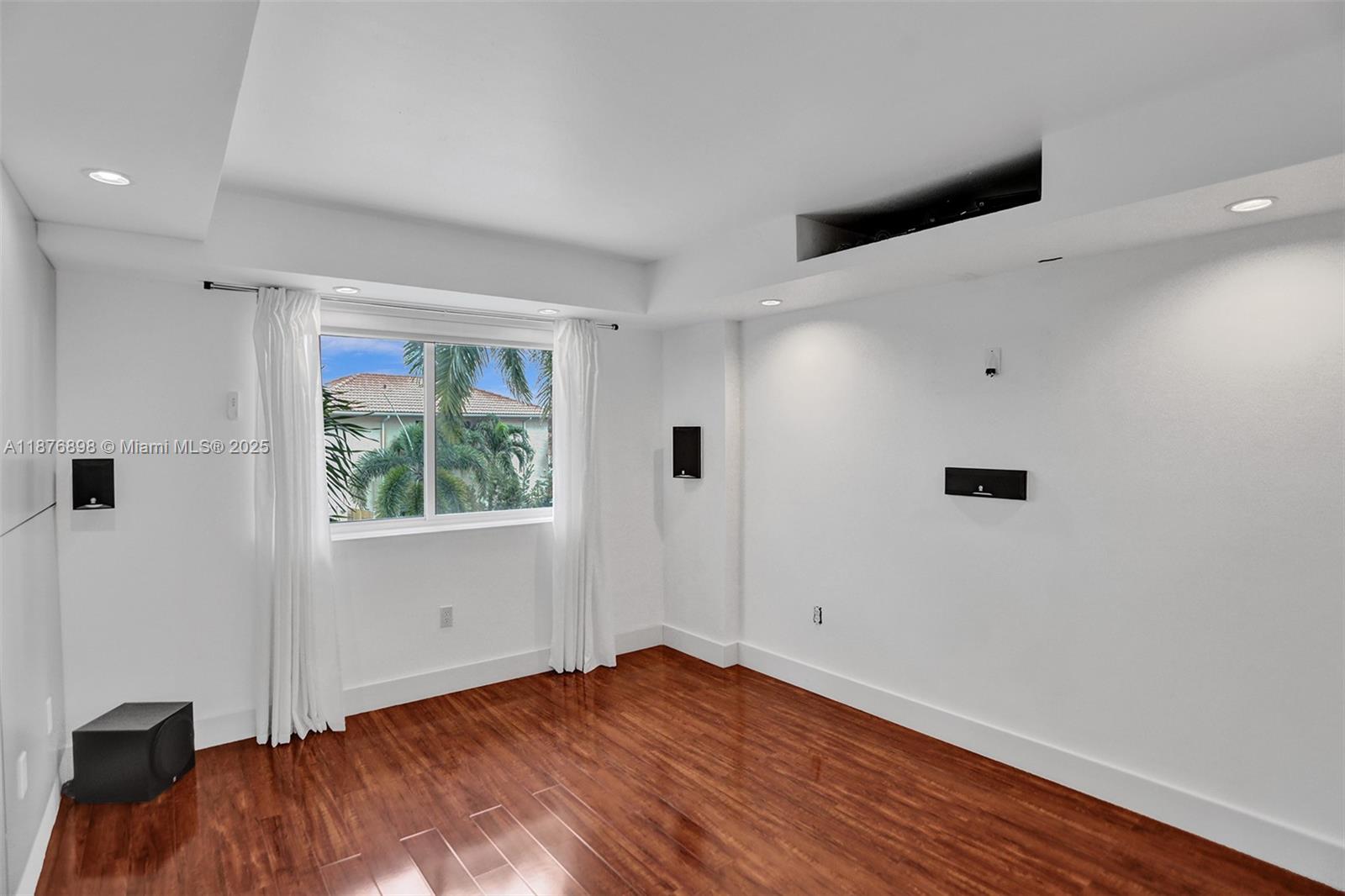 PRECIOUS HOMES AT LAKES - Residential