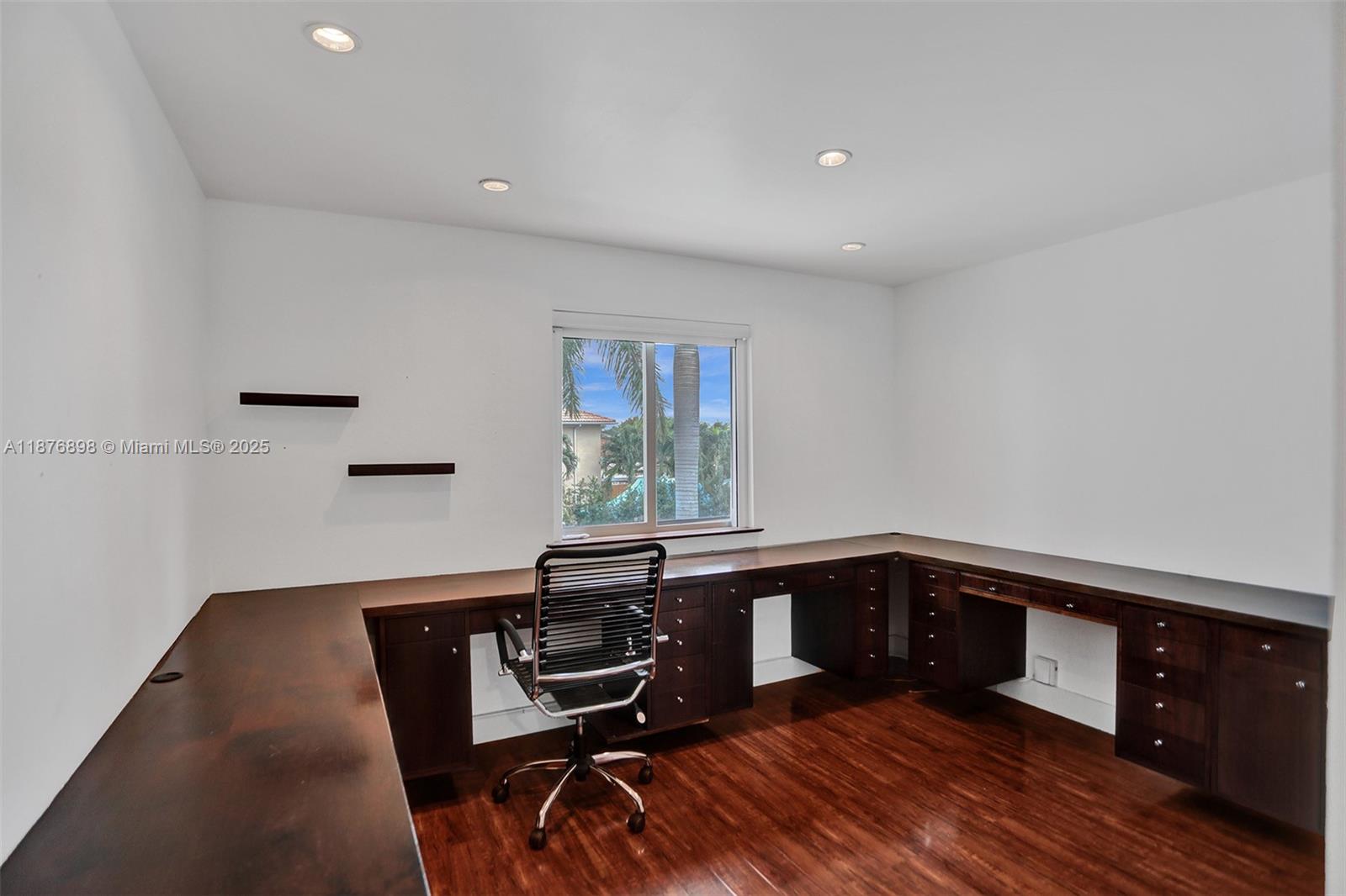 PRECIOUS HOMES AT LAKES - Residential