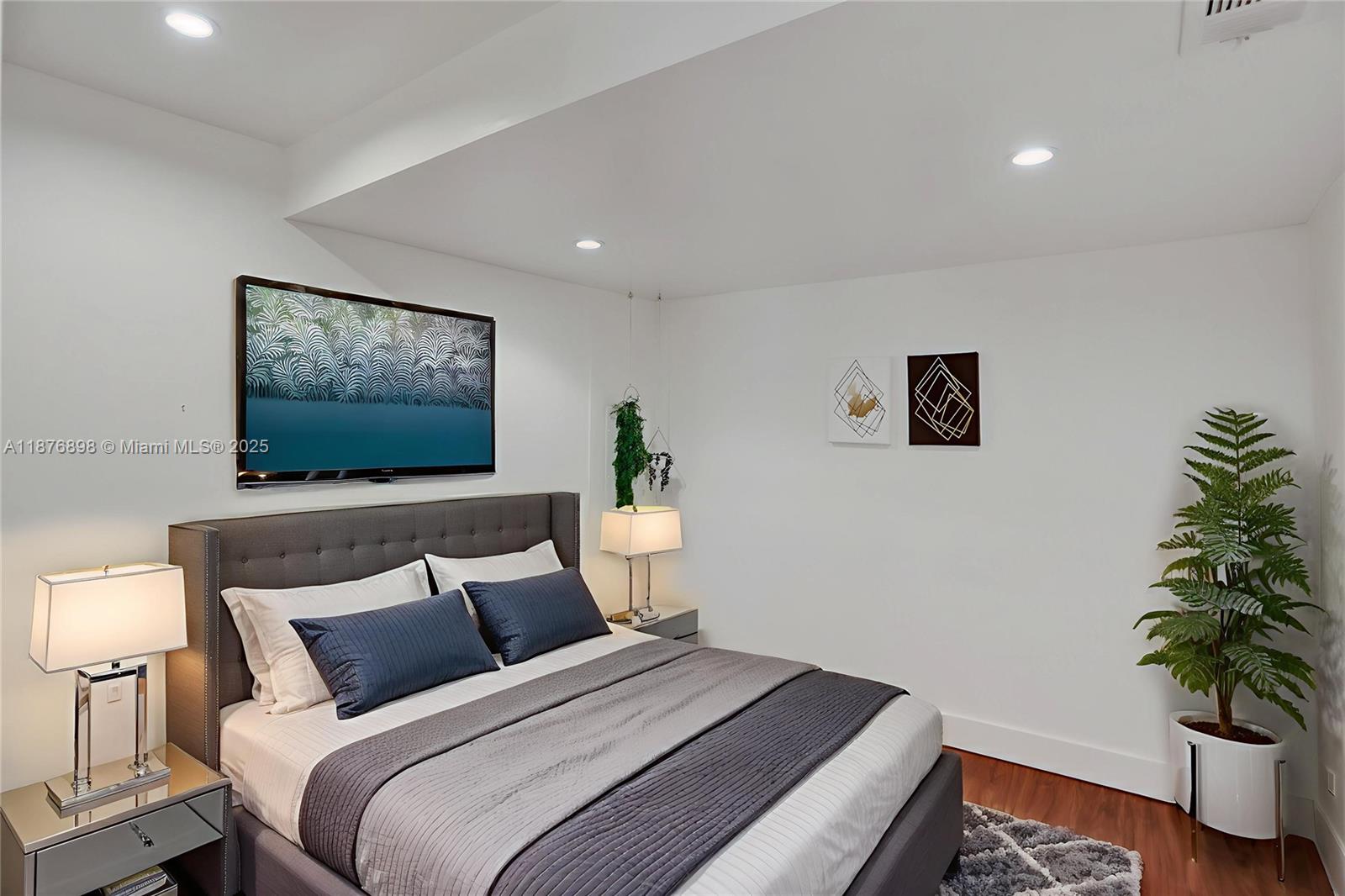 PRECIOUS HOMES AT LAKES - Residential