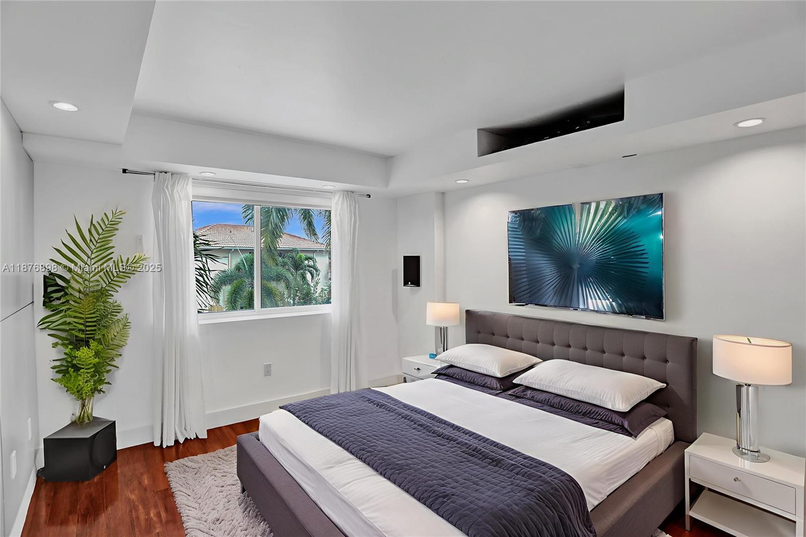 PRECIOUS HOMES AT LAKES - Residential