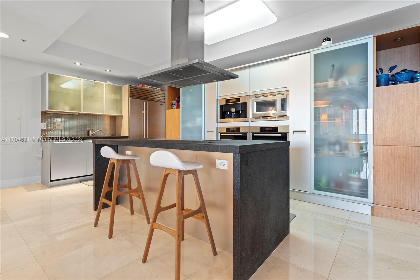 TRUMP ROYALE CONDO - Residential Lease