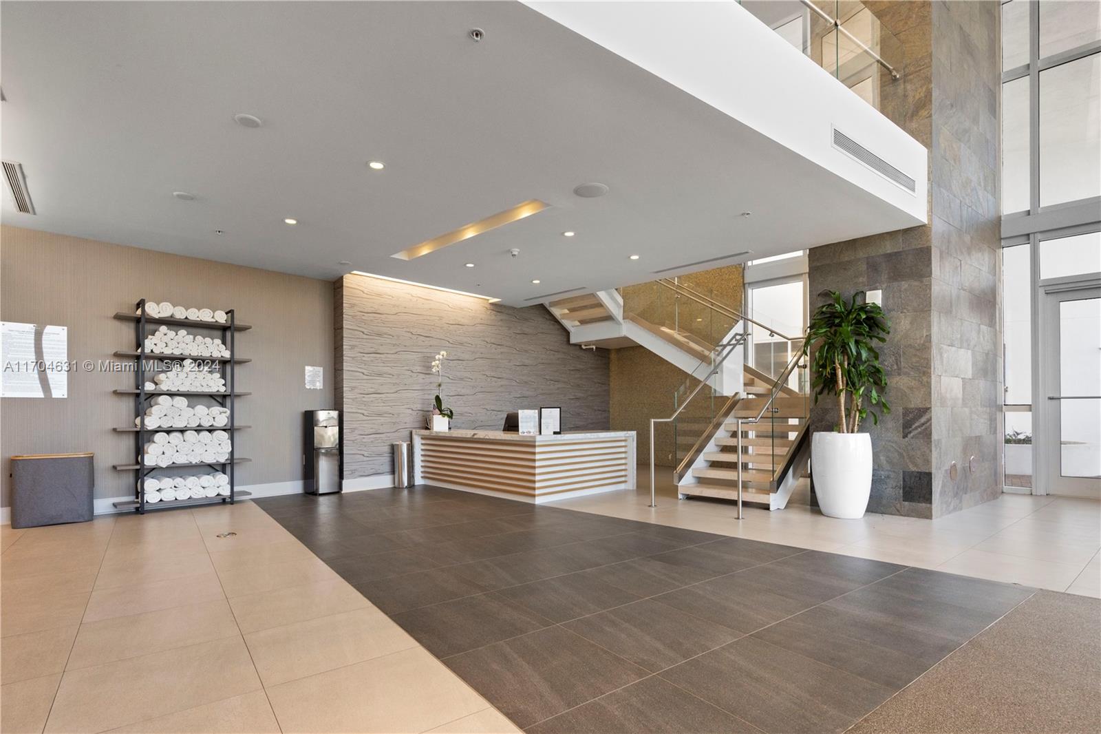 TRUMP ROYALE CONDO - Residential Lease