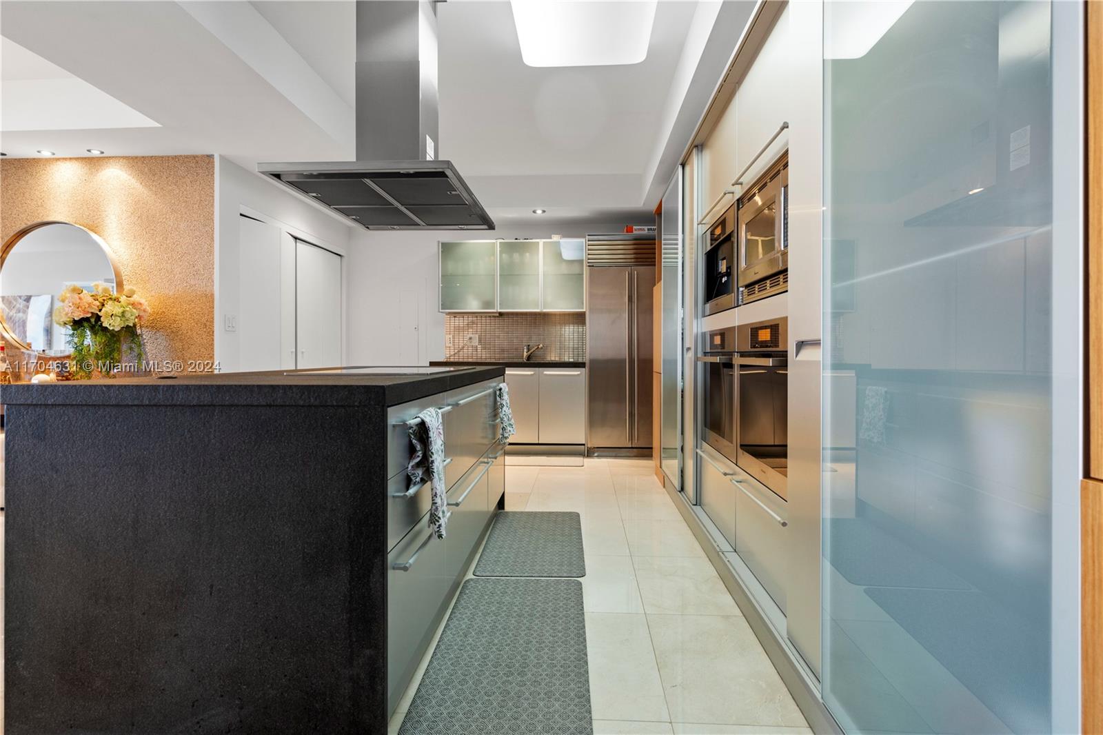 TRUMP ROYALE CONDO - Residential Lease