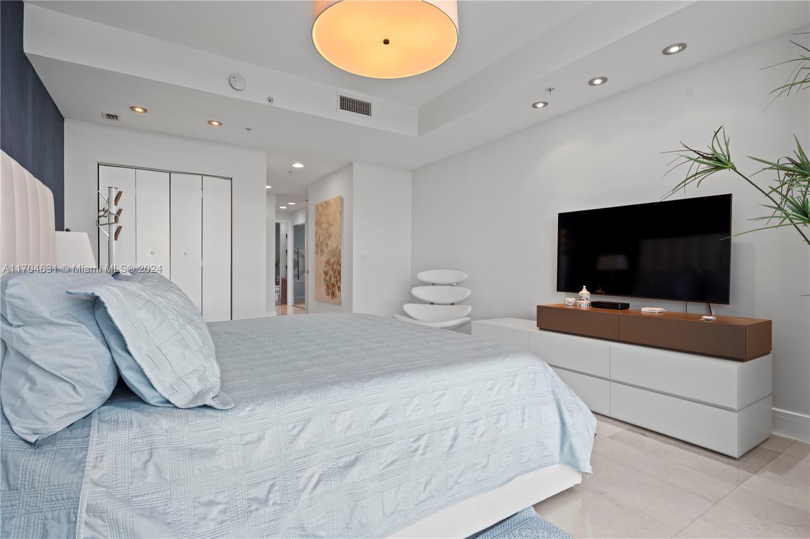 TRUMP ROYALE CONDO - Residential Lease