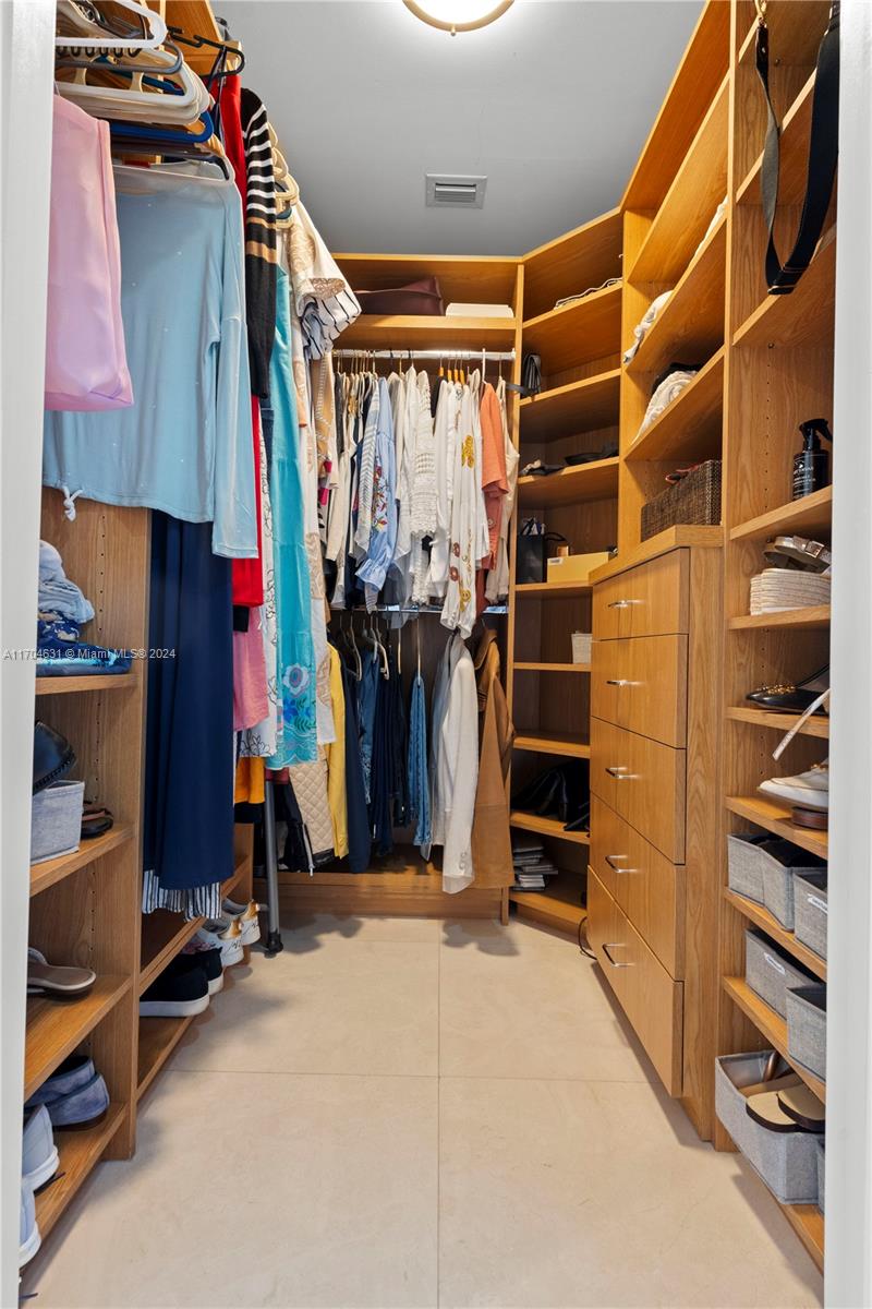 TRUMP ROYALE CONDO - Residential Lease