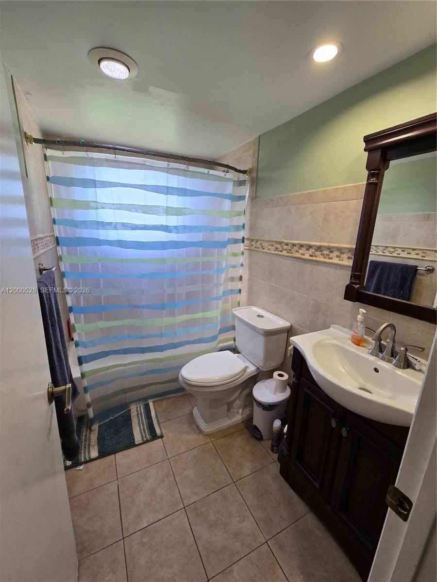 NEW HAMPTON AT CENTURY VI - Residential Lease