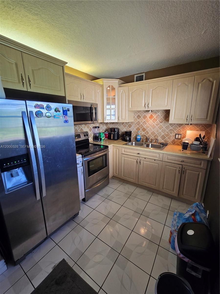 NEW HAMPTON AT CENTURY VI - Residential Lease