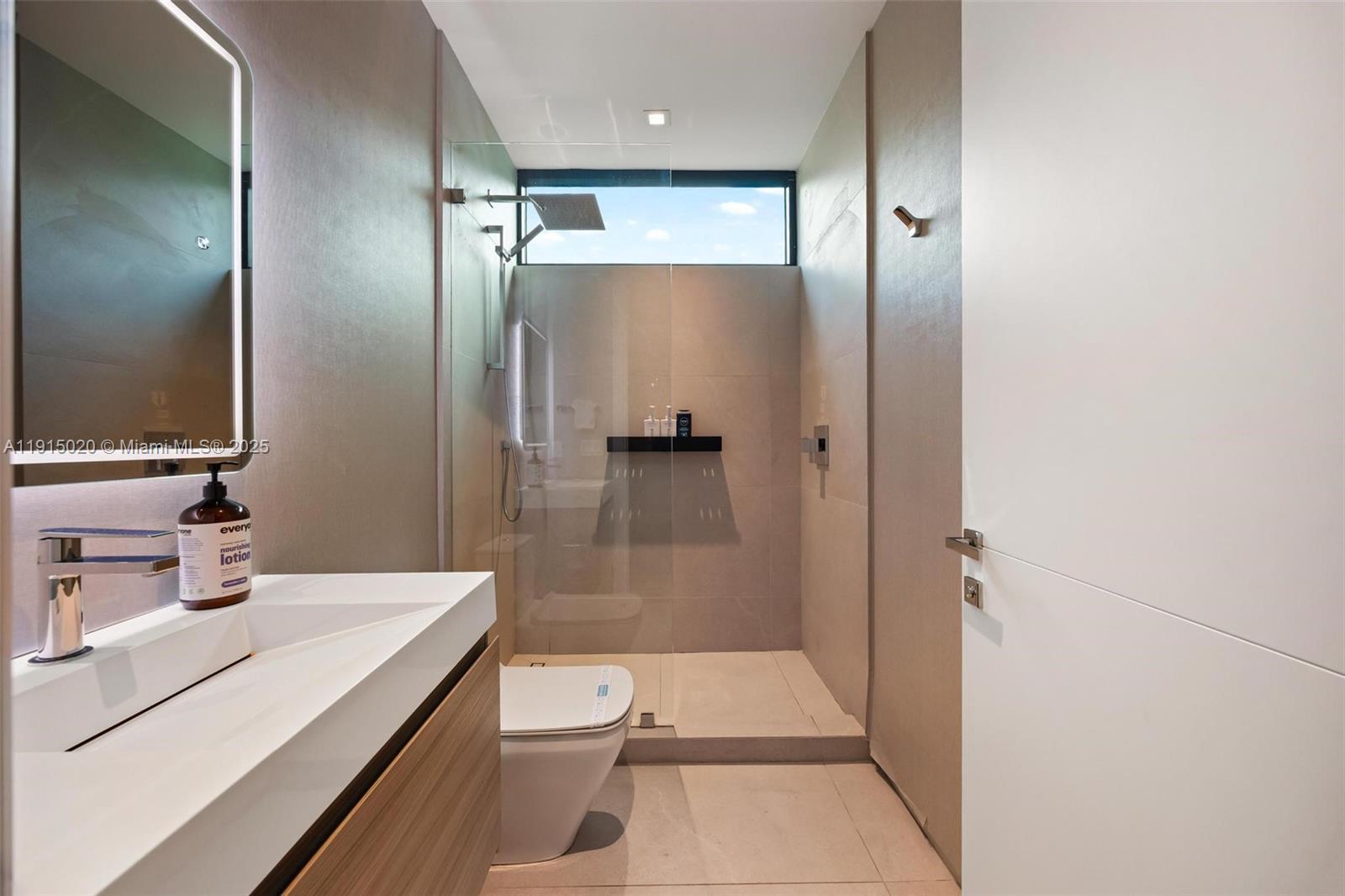 HOLLEMAN PARK - Residential Lease