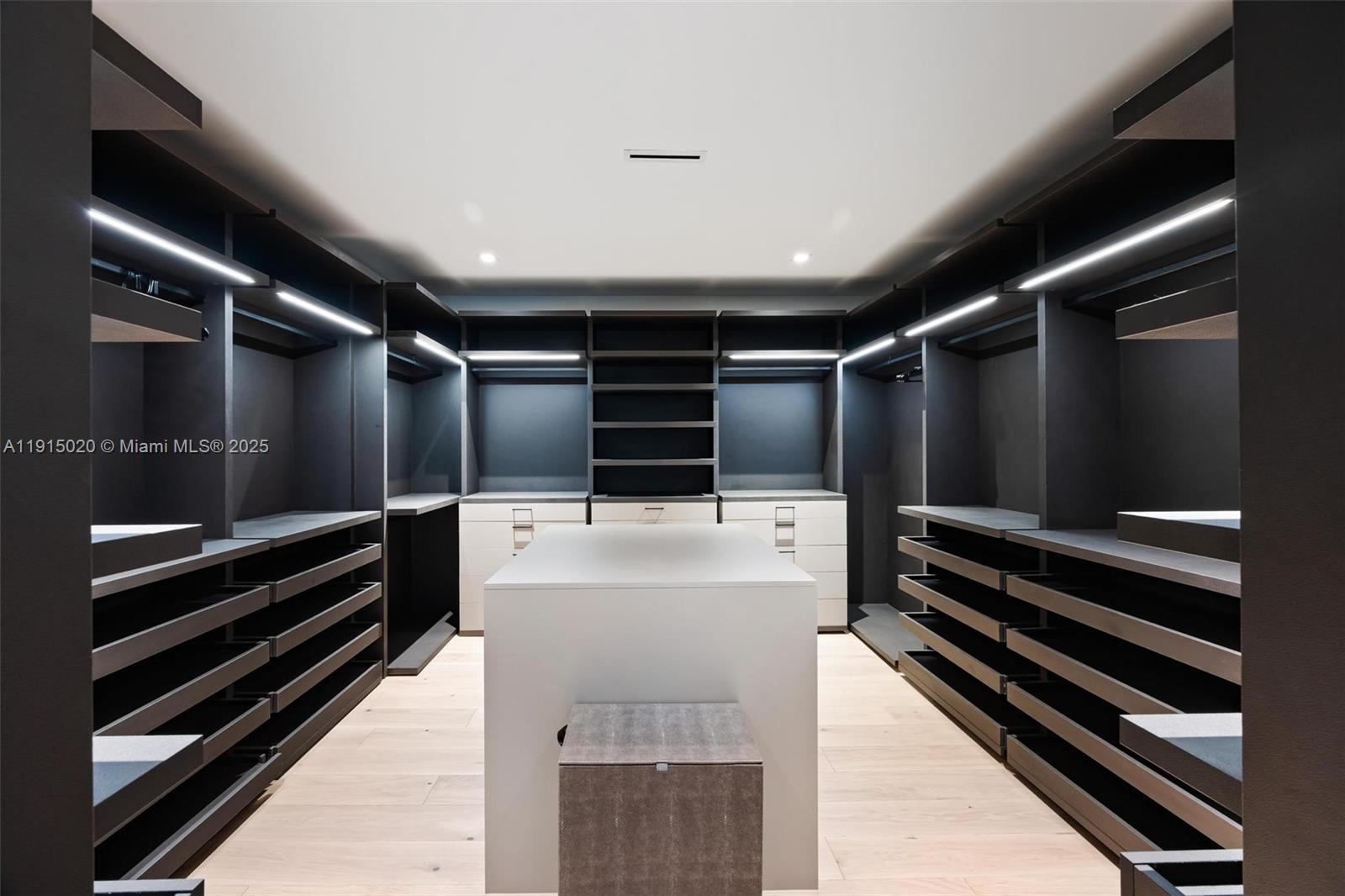 HOLLEMAN PARK - Residential Lease