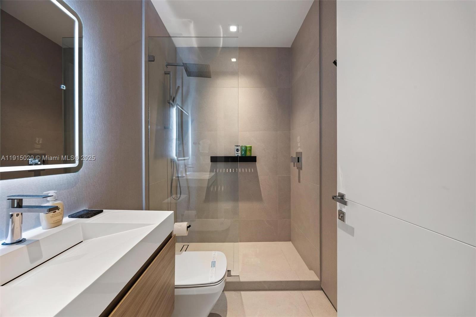 HOLLEMAN PARK - Residential Lease