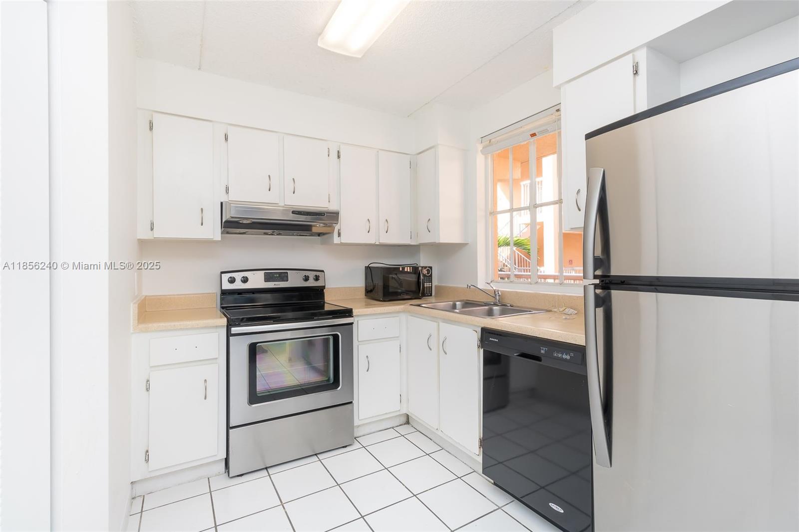 Welcome to this spacious 2-bedroom, 2-bath condo in the desirable Mirassou community! Enjoy easy-care laminate floors, an in-unit washer and dryer, and generous closet space. The gated community offers a pool, clubhouse, and plenty of guest parking. Conveniently located near shopping, dining, schools, and major highways — perfect for a comfortable and connected lifestyle.” Easy Access to shopping malls, 826, I75 & Turnpike.