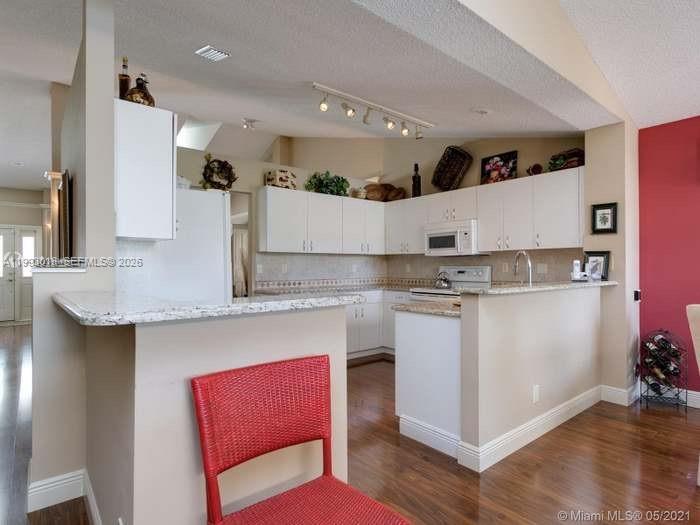 COUNTRYS POINT - Residential Lease