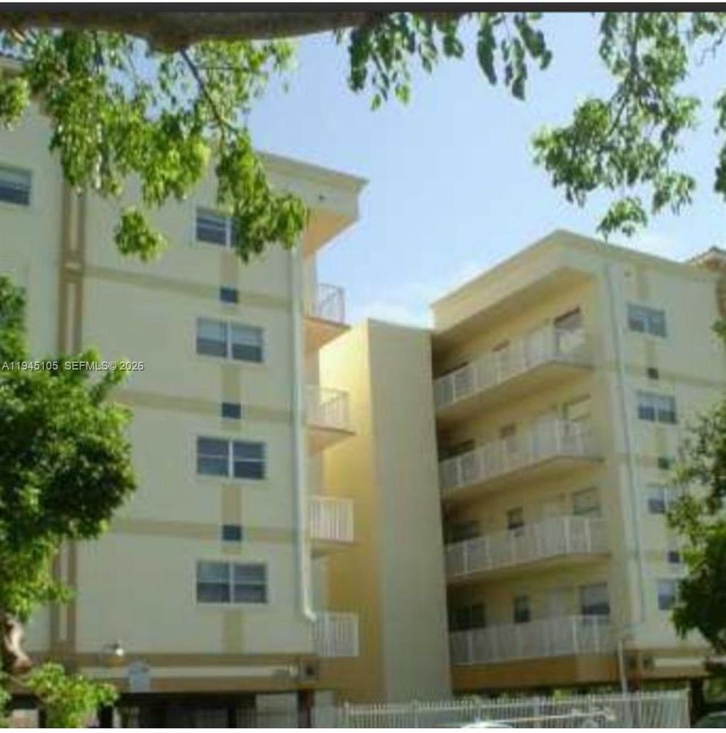 Photo of 2008 Jackson St #D4, Hollywood, FL 33020 (MLS # A11945105)