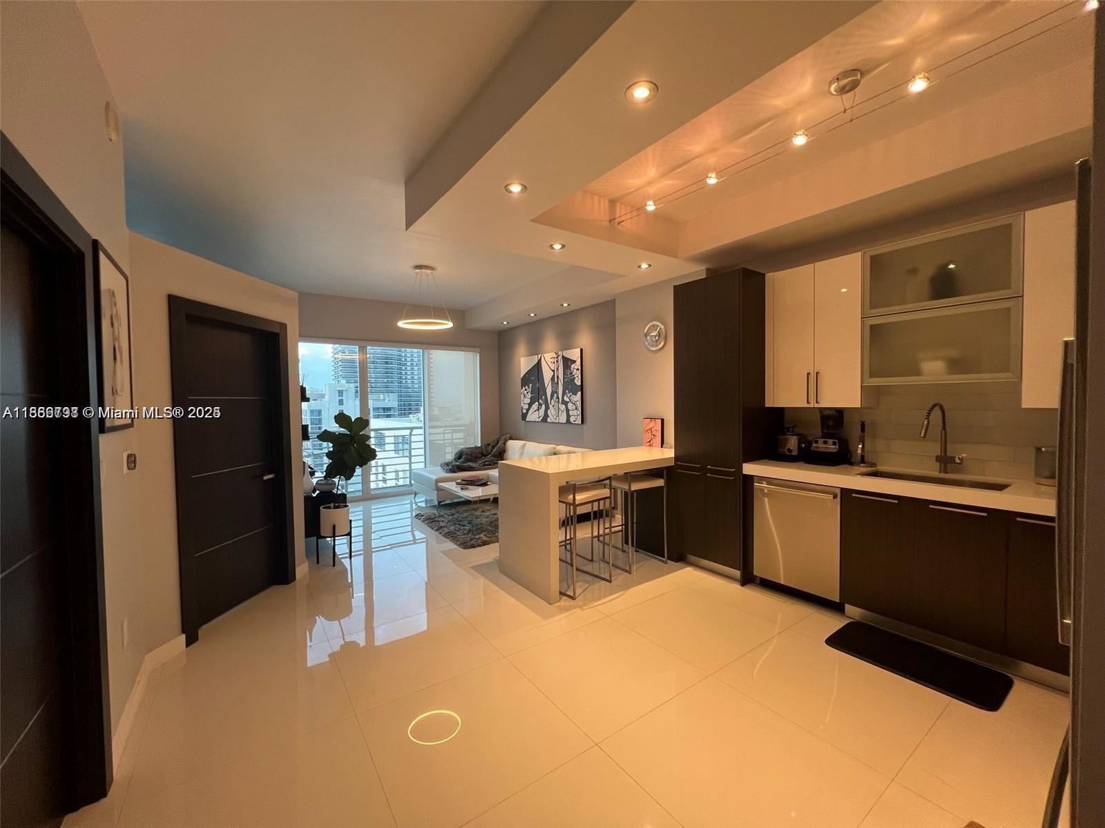 Completely remodeled 1 Bedroom, 1 Bath unit on the 32nd floor overlooking Downtown Miami. The unit features
high-end Bosh appliances, Quartz countertops, 36"x36" porcelain tile, and a balcony. Parking is an additional
$60/M. Water and basic cable/internet included. The Loft II has a rooftop pool that has gone through extensive
renovations, a gym on the last floor with panoramic views of Downtown Miami, a club room, a lap pool on the first
floor, and a concierge. Walking distance to the metro mover, Bayside, and plenty of restaurants, bars, etc. 1st
Month & 2 Security Deposits, 3x the rent in income, income verification, credit report, and background check
required.