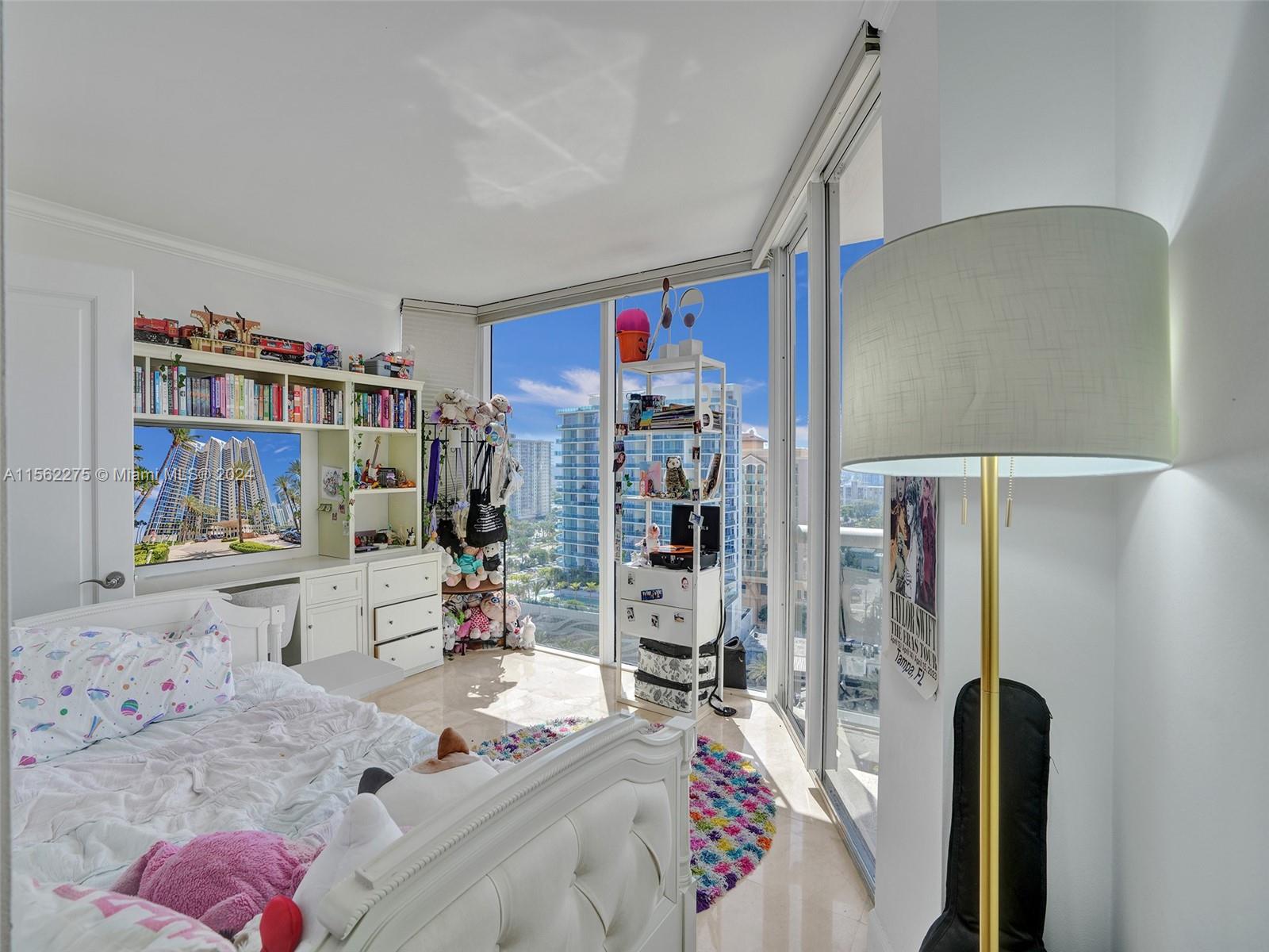 THE PINNACLE CONDO - Residential