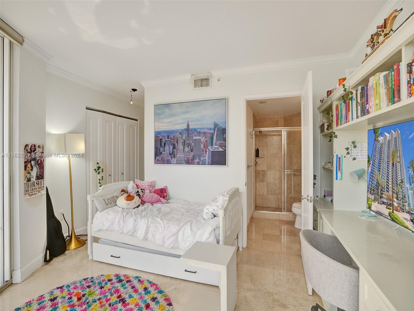 THE PINNACLE CONDO - Residential
