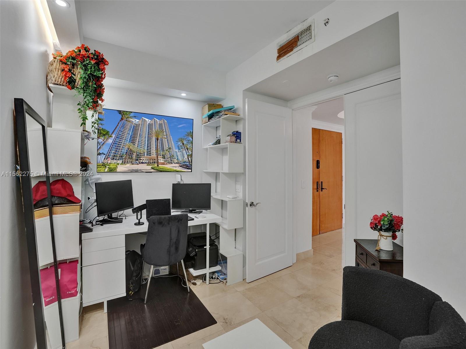 THE PINNACLE CONDO - Residential