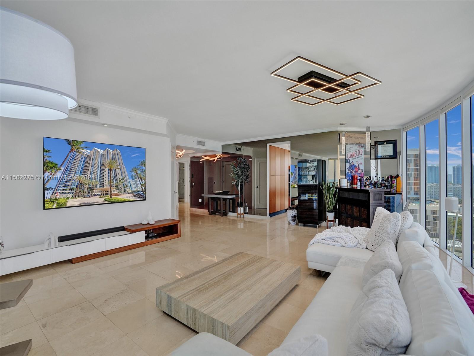 THE PINNACLE CONDO - Residential