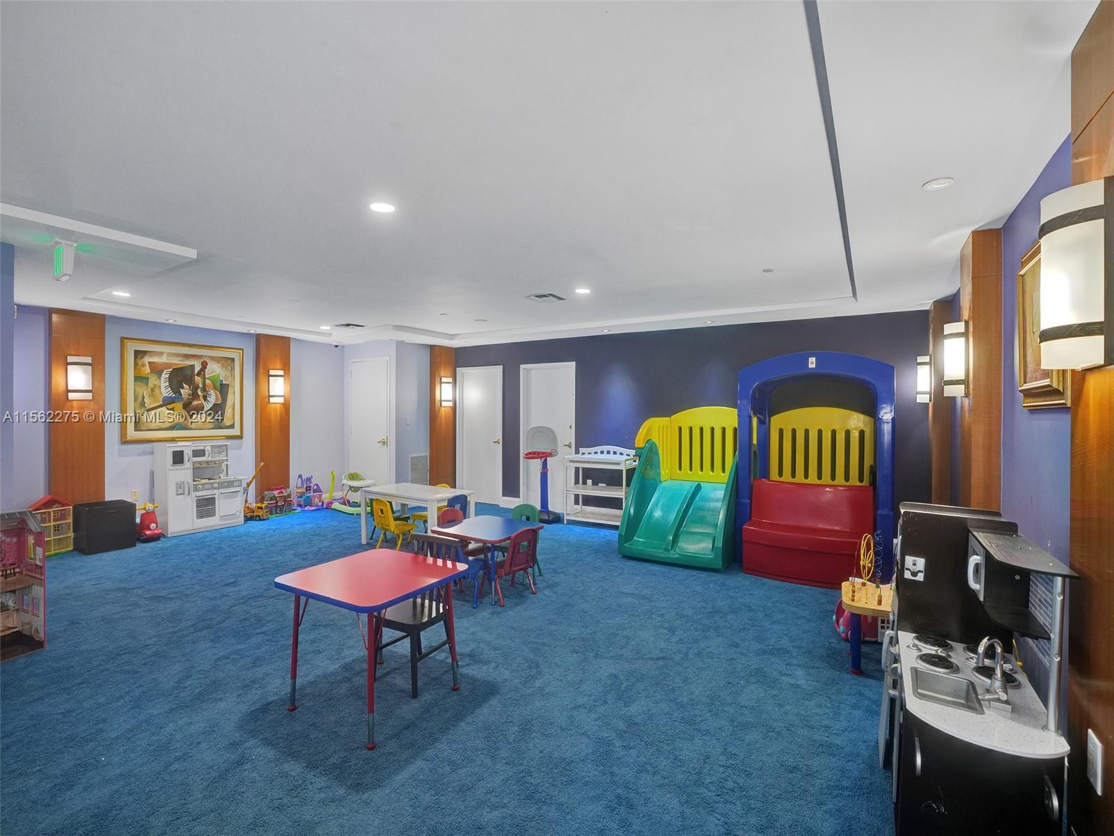 THE PINNACLE CONDO - Residential