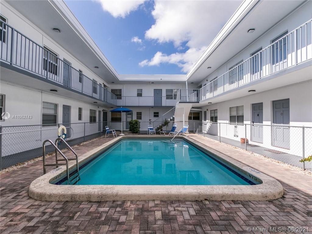 Great location!! Laminate floor studio apartment. Close to Hallandale Beach Blvd & US1 - First floor