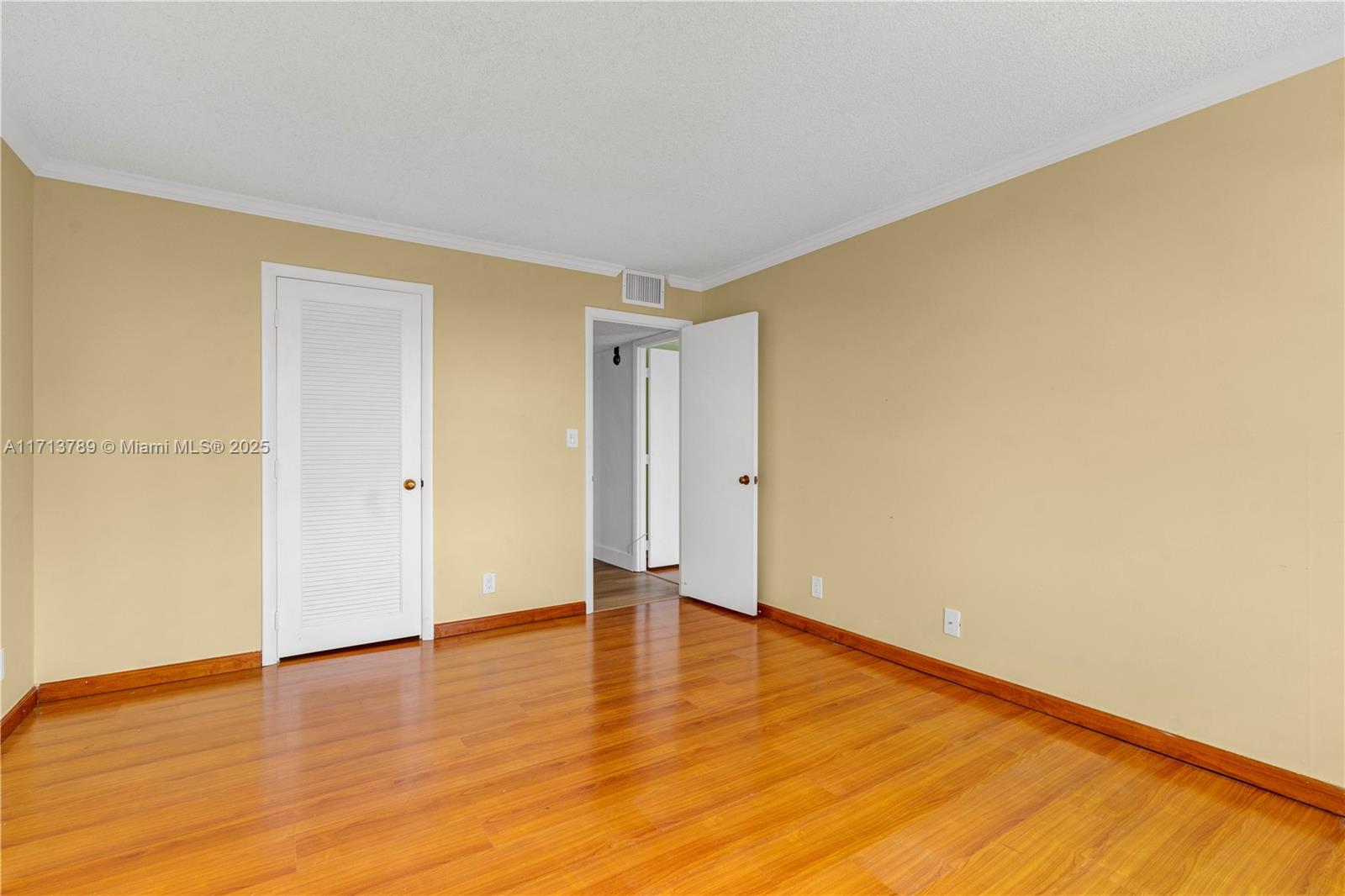 HALLMARK OF HOLLYWOOD CON - Residential