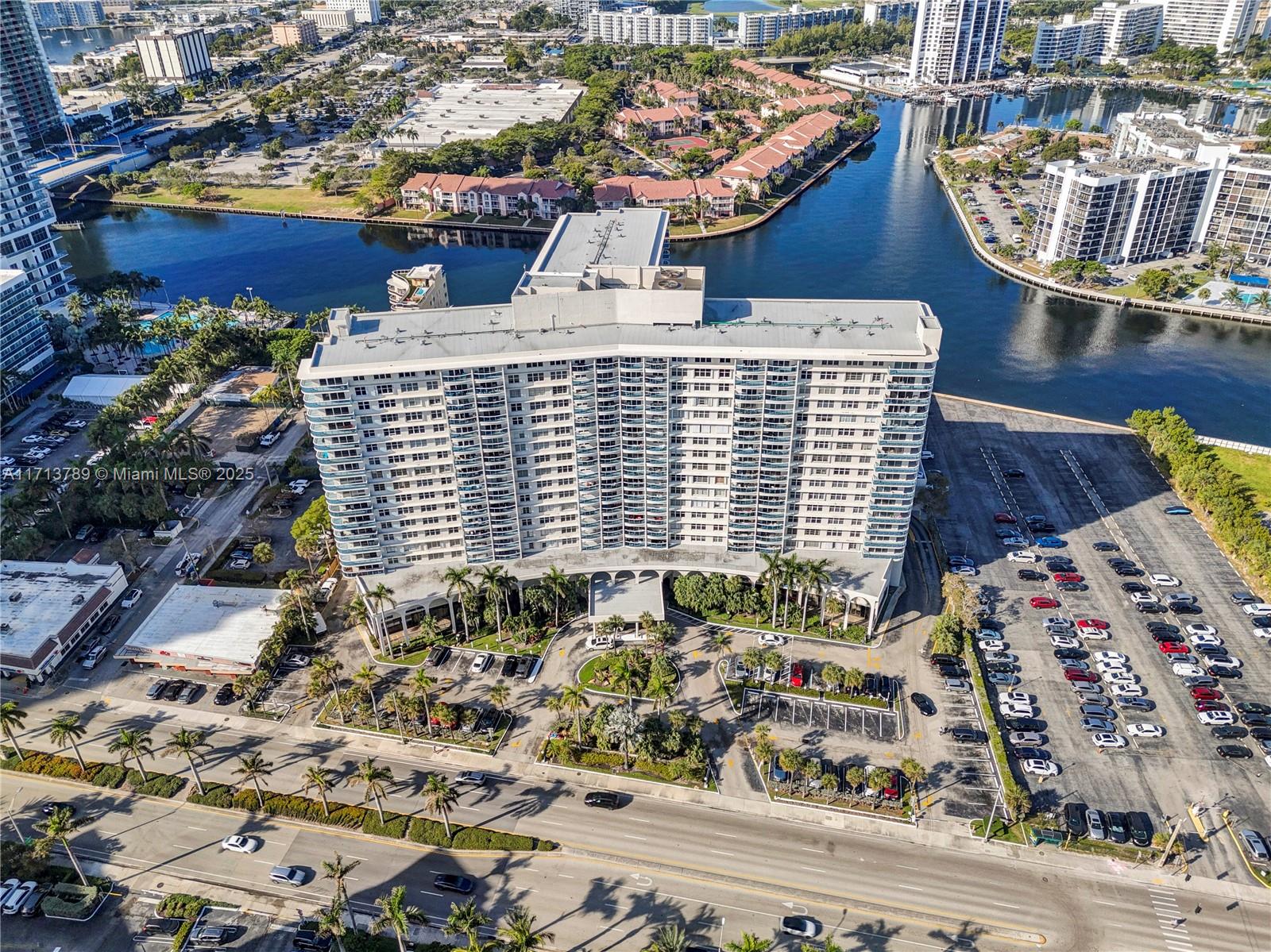 HALLMARK OF HOLLYWOOD CON - Residential