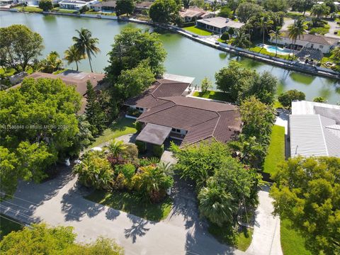 Single Family Residence in South Miami FL 5700 63rd Ct 31.jpg