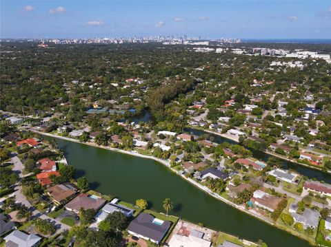 Single Family Residence in South Miami FL 5700 63rd Ct 32.jpg