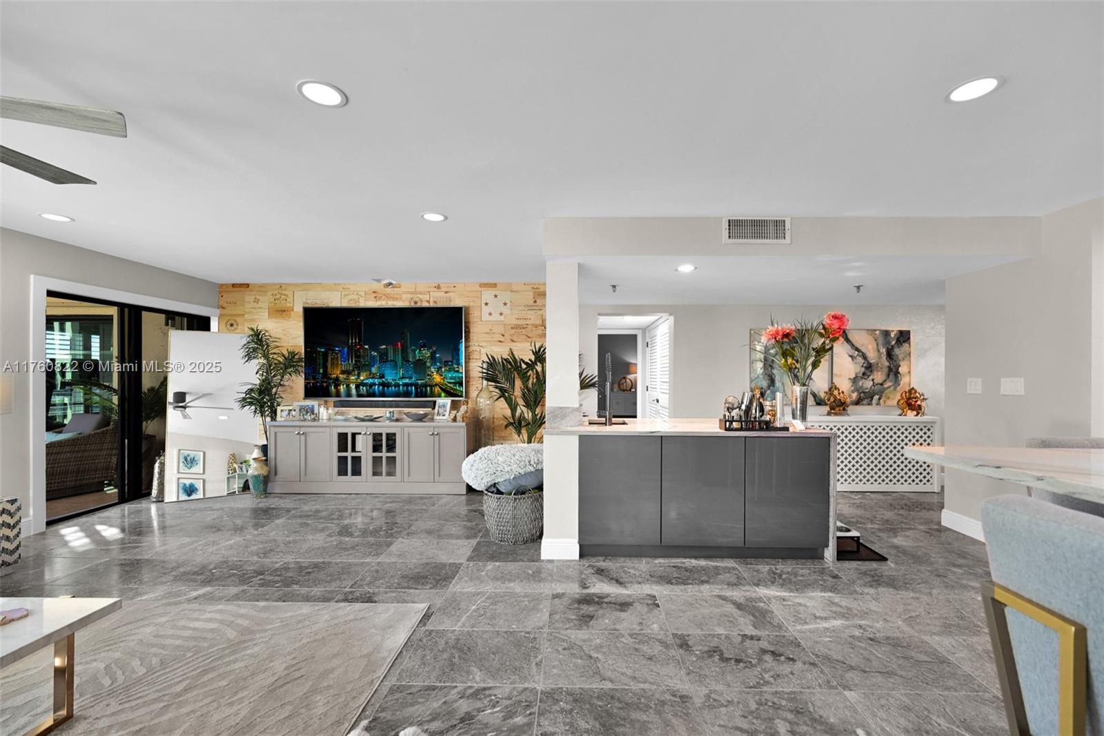 EVERGLADES OF NORTH PALM - Residential Lease