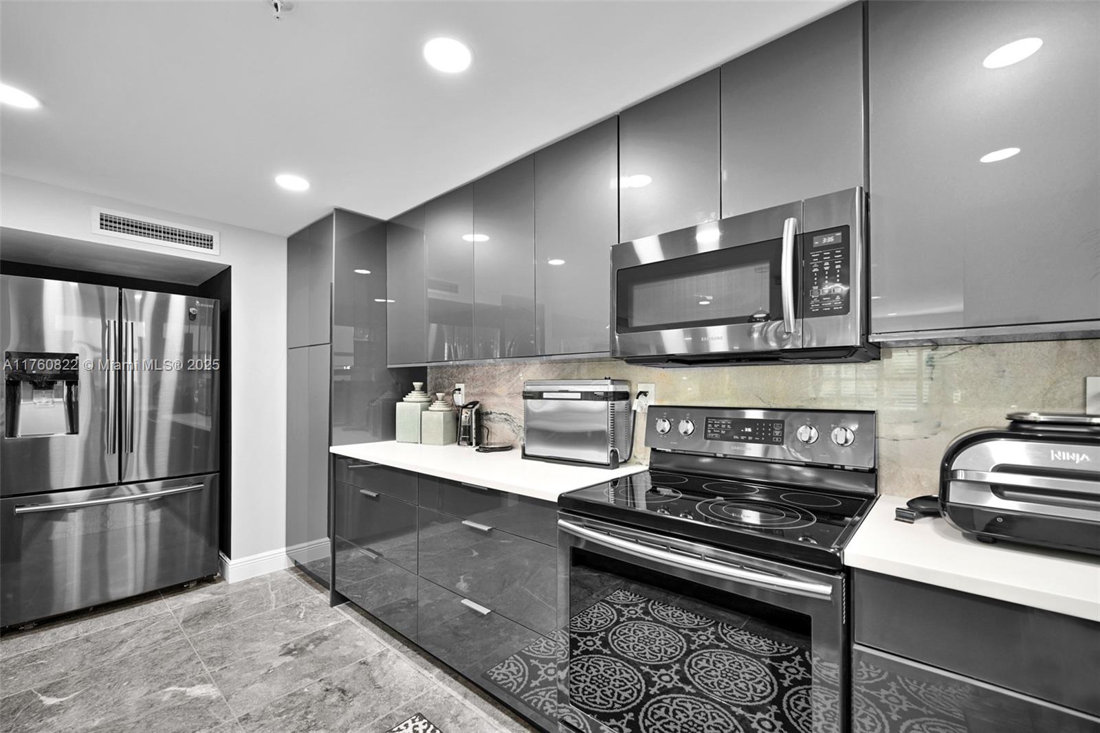 EVERGLADES OF NORTH PALM - Residential Lease
