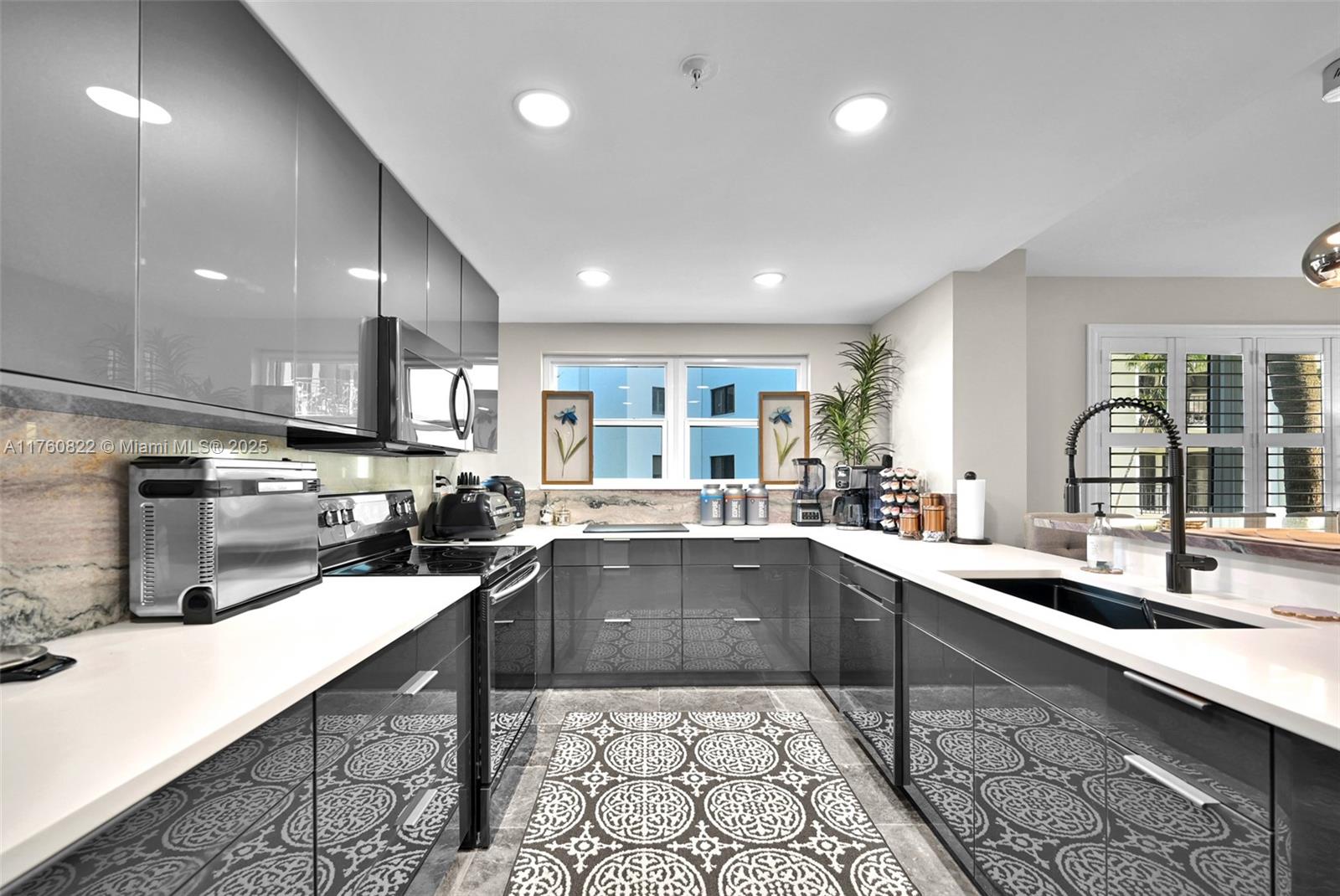 EVERGLADES OF NORTH PALM - Residential Lease
