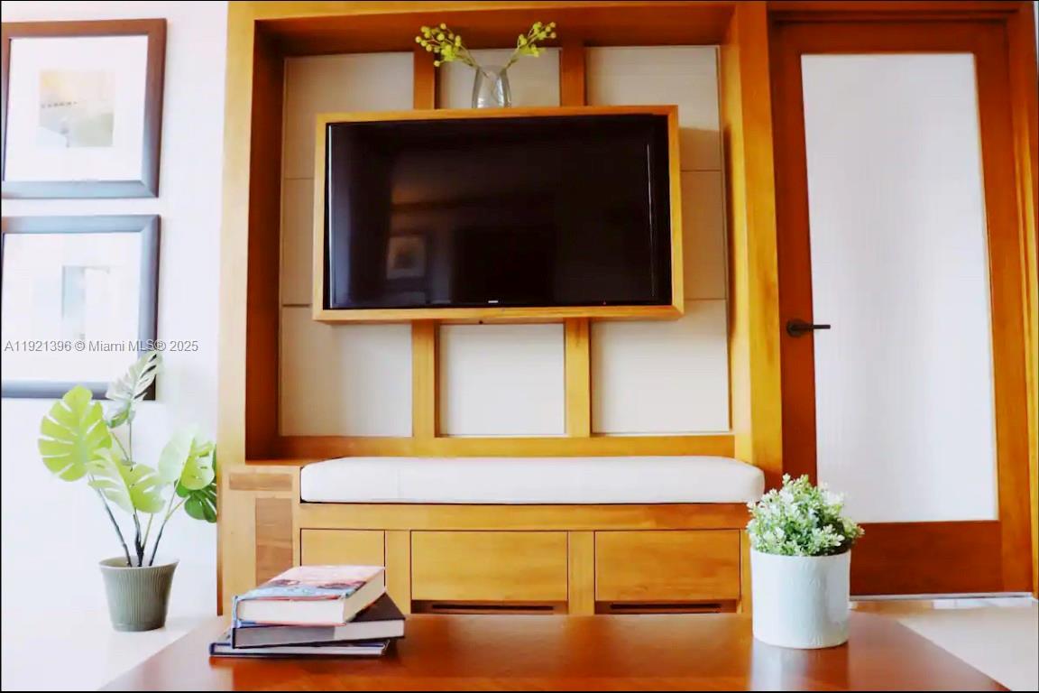 6801 Collins Ave 315