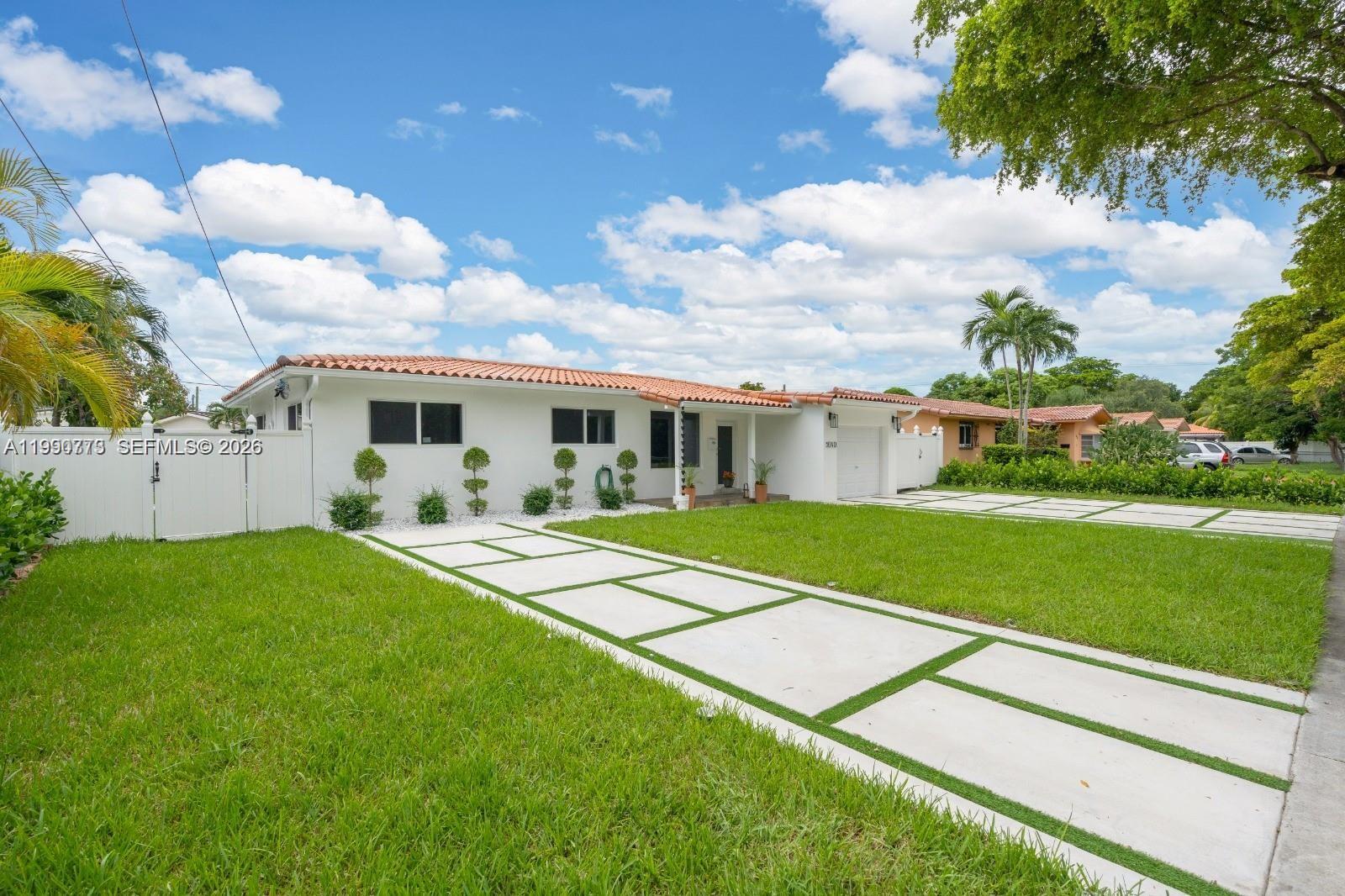 1040 N Royal Poinciana Blvd 0