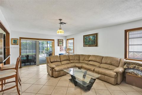 Single Family Residence in Hollywood FL 3800 36th Ave 16.jpg