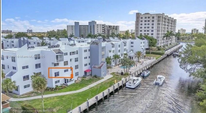 CASA LA QUINTA CONDO - Residential