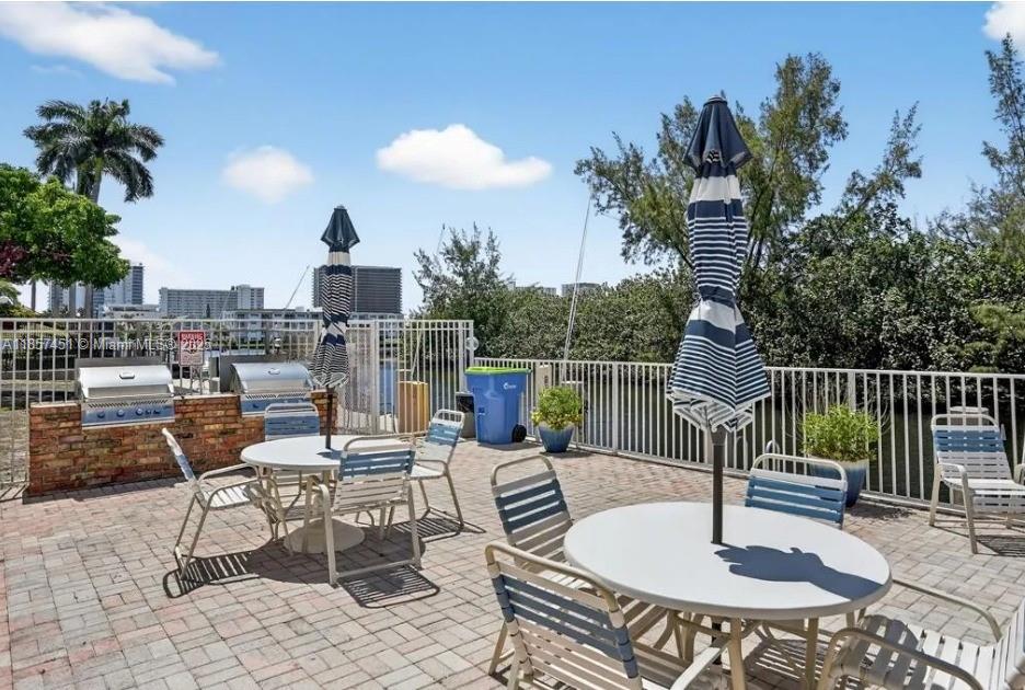 CASA LA QUINTA CONDO - Residential