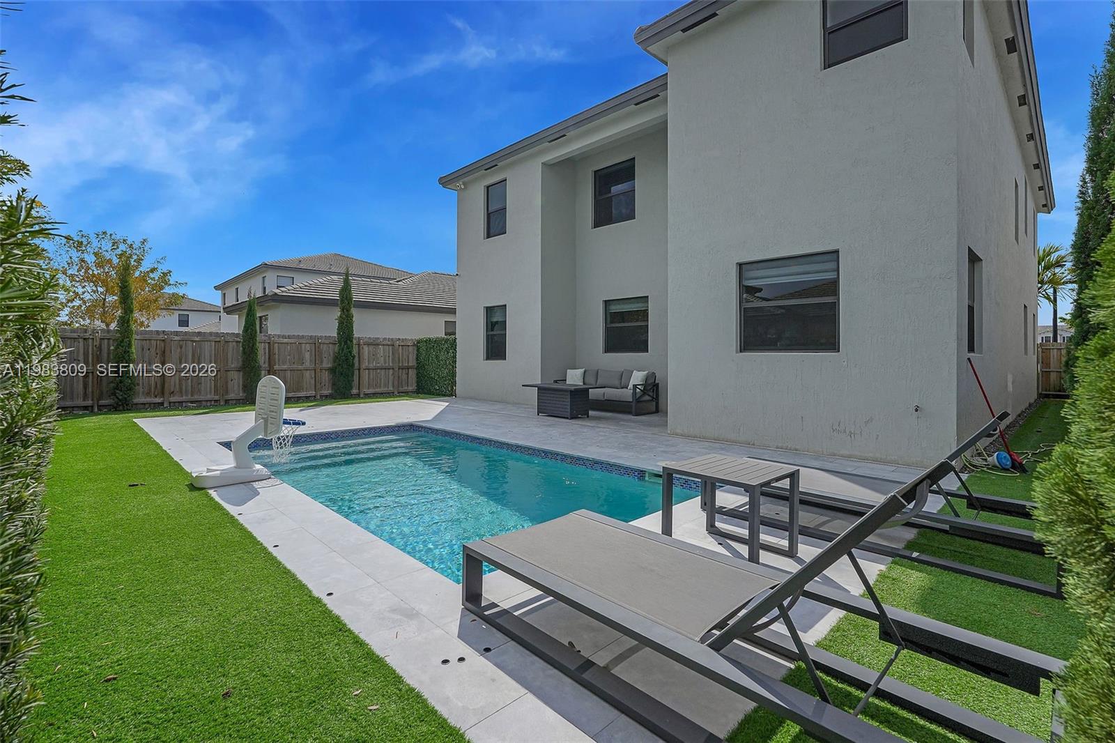 PINE ISLE - Residential