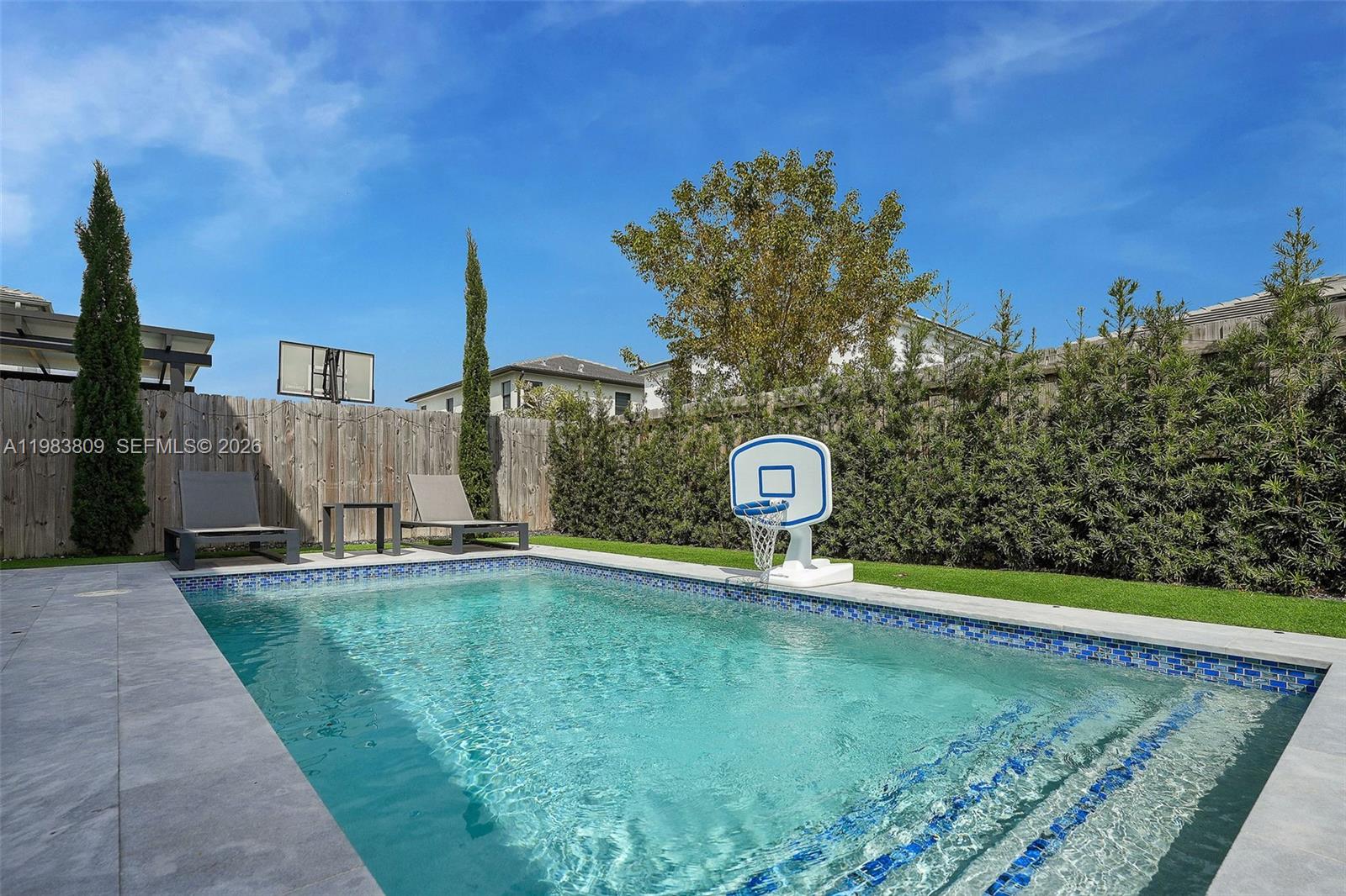 PINE ISLE - Residential