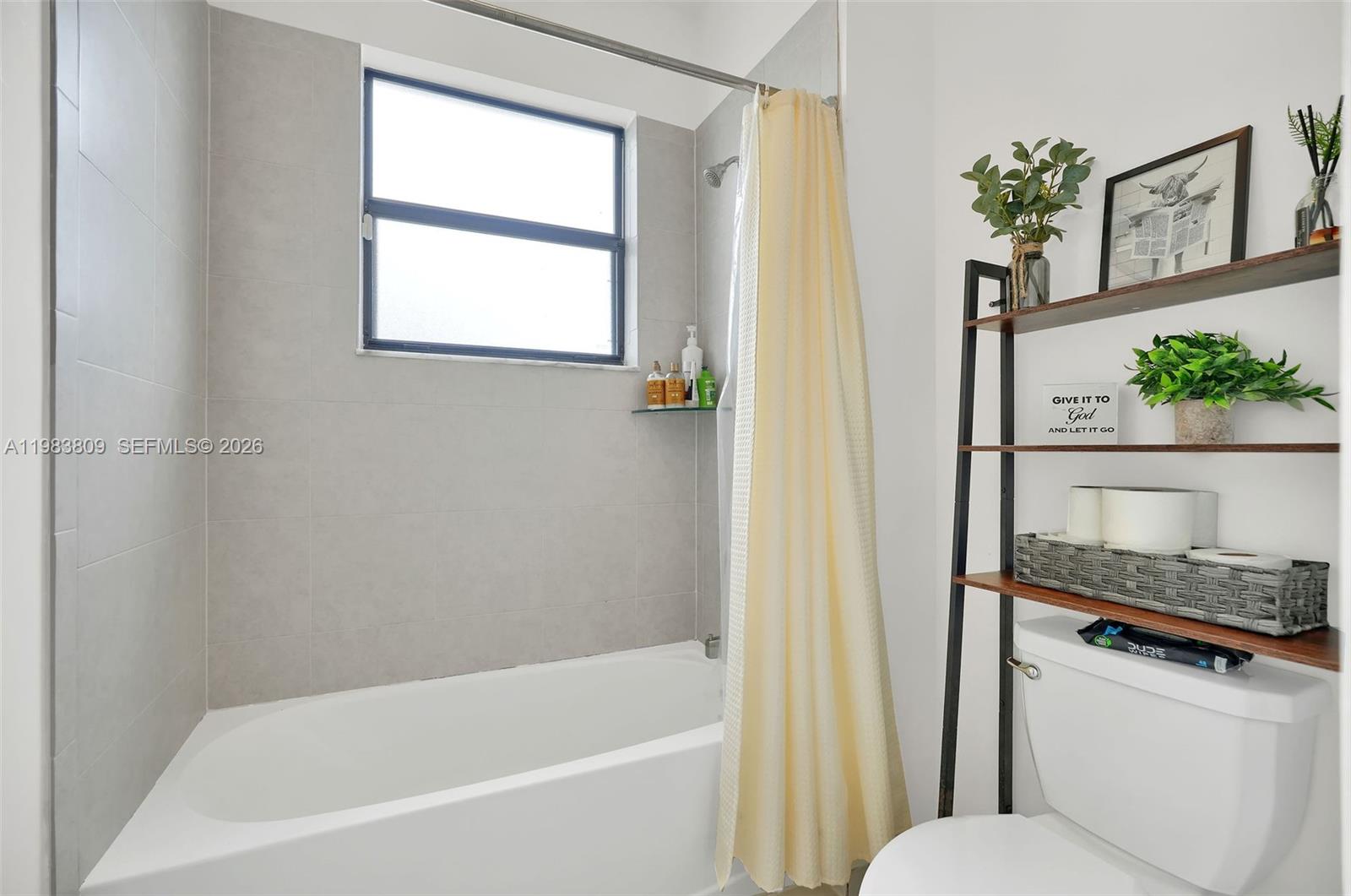 PINE ISLE - Residential