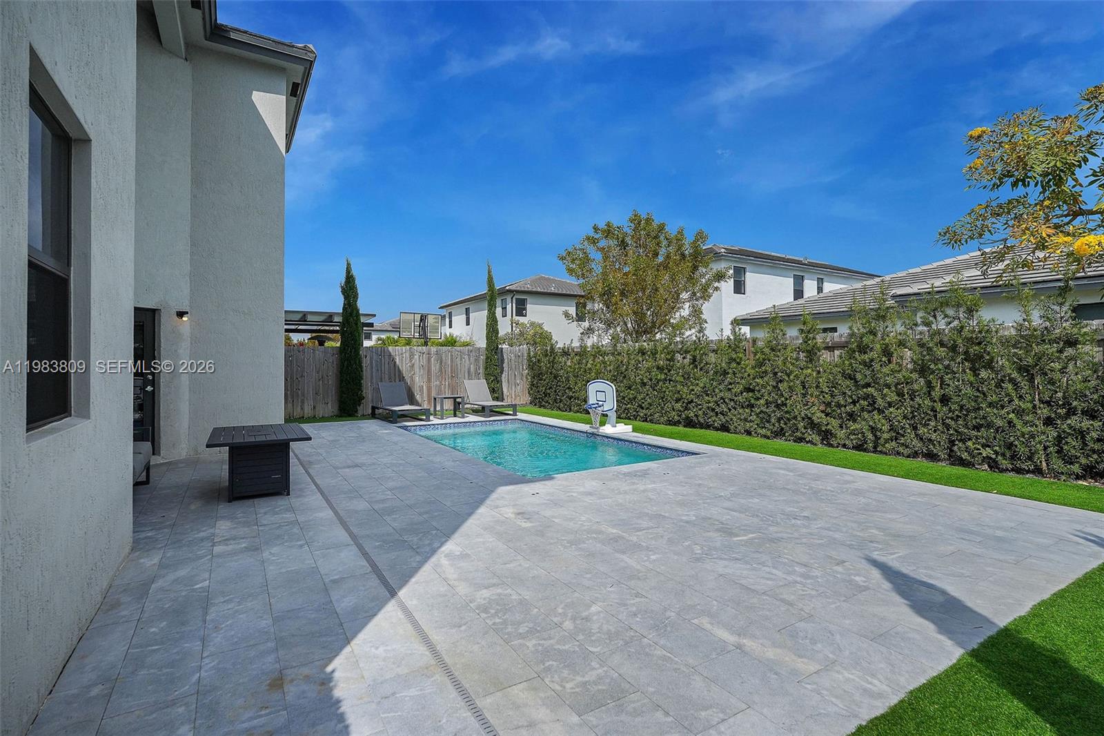 PINE ISLE - Residential