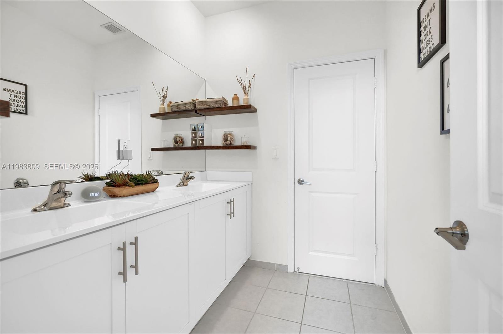 PINE ISLE - Residential