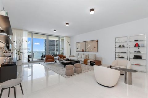 300 Biscayne Boulevard Way 2504C Miami FL 33131